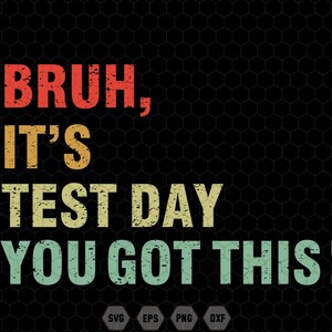 Könnte beinhalten: Ein motivierendes Zitat in einer Vintage-Schriftart mit einer abgenutzten Textur. Der Text lautet "Bruh, it's test day you got this!" in Rot, Gelb und Grün auf schwarzem Hintergrund.