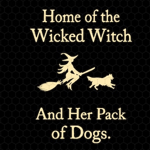 邪悪な魔女の家 SVG、そして彼女の犬の群れ SVG、犬のハロウィーン SVG、ハロウィーンの犬の看板、邪悪な魔女 SVG、犬のお母さんハロウィーン SVG、魔女