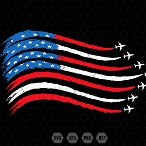 Könnte beinhalten: Eine abgenutzte amerikanische Flagge mit einem weißen, roten und blauen Farbschema. Die Flagge weht im Wind und hat einen Pinselstrich-Effekt. Fünf weiße Flugzeuge fliegen in Formation rechts neben der Flagge.