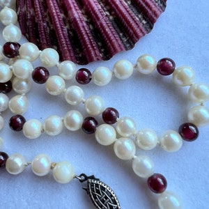 Cultured White Round Knotted Pearls with Garnet Beads 30&quot;