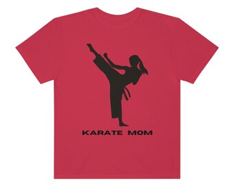 Camiseta de algodón teñida Karate Mom