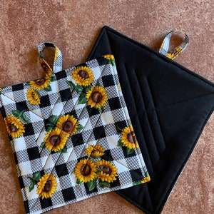 Pot Holders (Small or Large) ~ Sunflowers on Buffalo Check (Black)