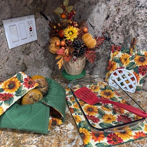 Casserole Hot Pad ~ Sunflowers (Green)