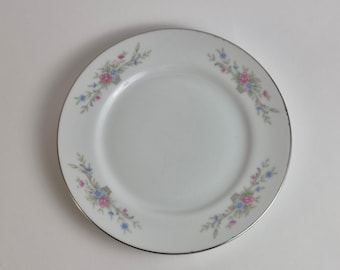 Plato vintage de porcelana fina Florenteen Fantasia con diseño floral en rosa, azul y borde plateado, fabricado en Japón.