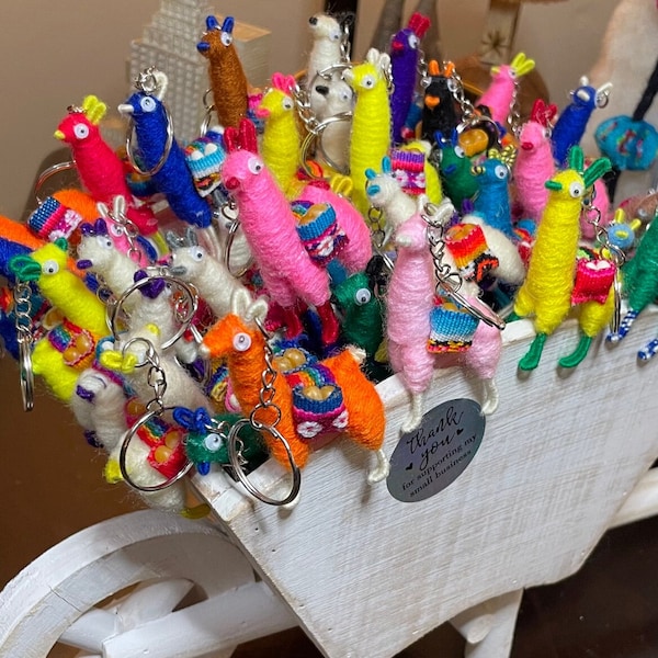 Lot von 50 Schlüsselanhänger Lama Alpaka Wolle Miniatur, Schlüsselanhänger, Lama Geldbörse Charme, peruanische Hand gemacht, Tiny KeychainZufällige Farben *