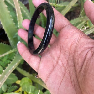 Braccialetti in onice nero che intagliano pietre preziose per gioielli