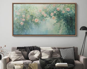 Op de afbeelding: Een schilderij van een bloemstuk met roze rozen en groene bladeren. De rozen zijn in een watervalvorm gerangschikt, met de bladeren die een weelderige achtergrond creëren. Het schilderij is gemaakt in een zachte, romantische stijl, met een lichtblauw en groen kleurenpalet.
