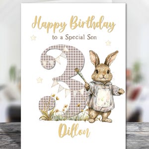 Lapin campagnard mignon de style rustique avec carte d'anniversaire de pinceau et enveloppe marron - Tous les âges et tous les destinataires, votre message imprimé à l'intérieur