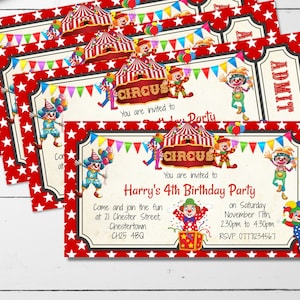 Könnte beinhalten: Rote und weiße Zirkus-Geburtstagseinladung mit einem Clown und einem Zelt. Die Einladung lautet "Sie sind eingeladen zu Harrys 4. Geburtstagsfeier" und enthält Datum, Uhrzeit und RSVP-Informationen.