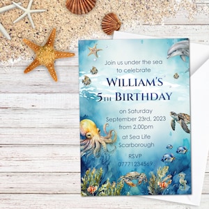 Gepersonaliseerde Nautical Under the Sea Life-feestuitnodigingen en witte enveloppen