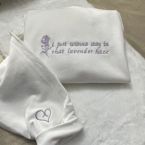 Broderie Lavender Haze | Ras du cou brodé de style an 2000 | Sweat-shirt - Music Merch - cadeau pour femme - vêtements unisexes - vêtements de tournée