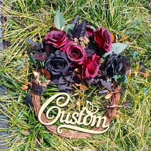 Ghirlanda con nome personalizzato, Corona di vite per tutte le stagioni, Corona con nome di famiglia, Corona di ortensie quotidiana con monogramma, Regalo di inaugurazione della casa