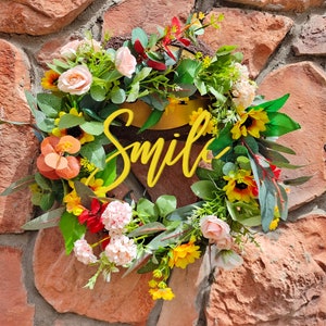 Corona de girasol para puerta principal, corona de sonrisa, corona de verano, letrero de puerta principal, percha de puerta principal, corona durante todo el año, corona inicial