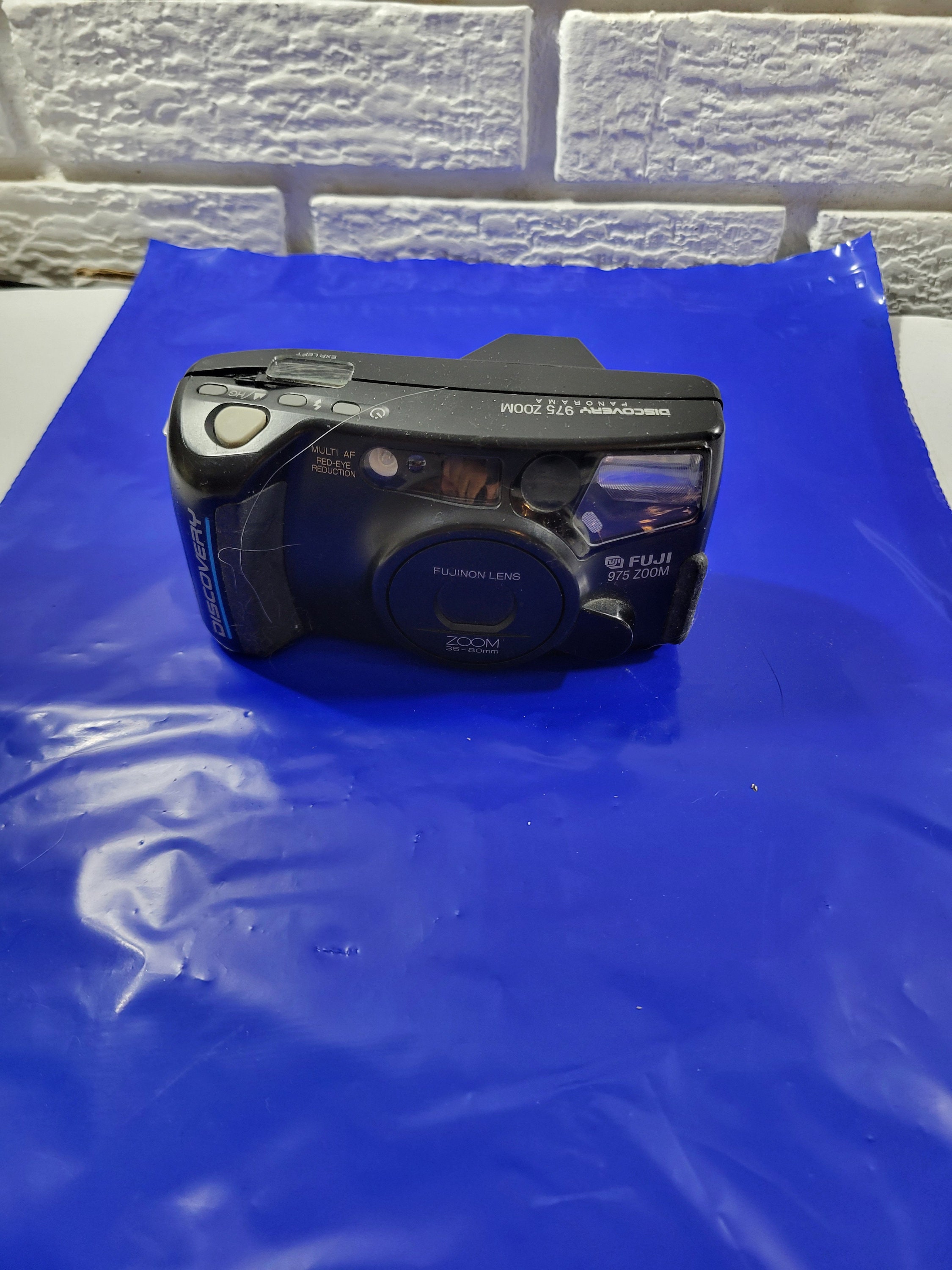 Fuji Discovery 1000 Zoom 35mm Point and Shoot Camera -- ITEM #1442