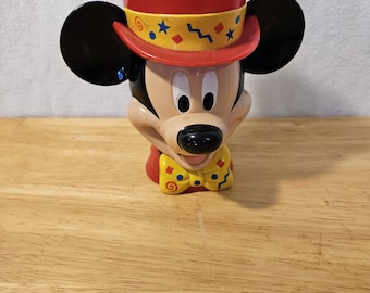 Vintage Mickey Mouse Disney on Ice Plastic Mug with lid.   ITEM #1929