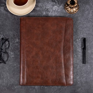 Portfólio personalizado de couro PU marrom escuro com fichário de 3 argolas, portfólio de couro personalizado A4, porta-documentos recarregável para ele, presente empresarial
