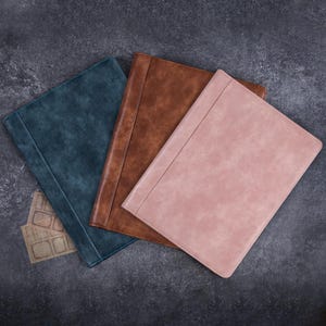 Portafolio de cuero sintético rosa vintage para mujer, tamaño A4, con nombre y logotipo grabados, organizador de documentos personalizado para ella, regalo de regreso a la escuela