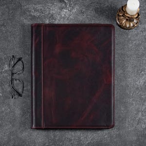 Spersonalizowane imię i logo, oryginalne skórzane portfolio - biznesowy notes dla niej, męski notes A4, uchwyt na laptopa 13", wyjątkowe prezenty rocznicowe