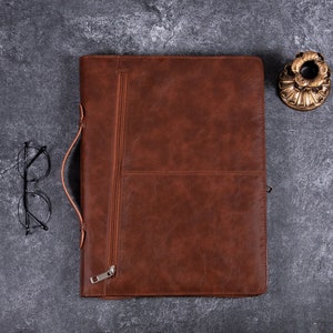 Porte-documents A4 personnalisé en cuir PU avec nom ou logo avec poignée, support pour PC 13,5 pouces pour lui, porte-documents professionnel unique avec fermeture à glissière, cadeaux personnalisés