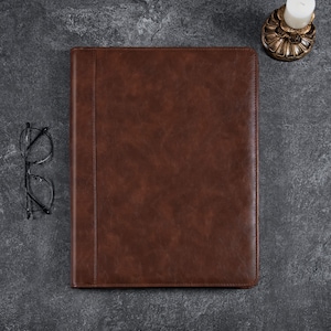 Portafolio de cuero marrón oscuro personalizado con cremallera, portafolios de negocios grabado para hombres, portafolios de cuero A4 personalizado recargable, regalo de graduación