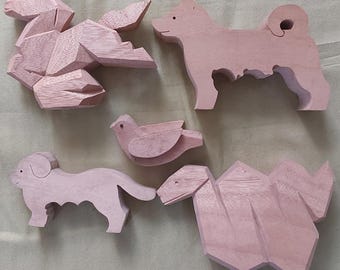 5 figurines d'animaux en bois japonais (serpent, chien, oiseau, loup, cheval) du sanctuaire shintoïste