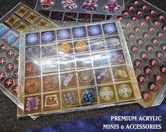 Può includere: Un set di miniature e accessori in acrilico per un gioco di ruolo da tavolo. Il set include una varietà di personaggi, oggetti e gettoni. Il set è etichettato "Premium Acrylic Minis & Accessories Special Pack 1".