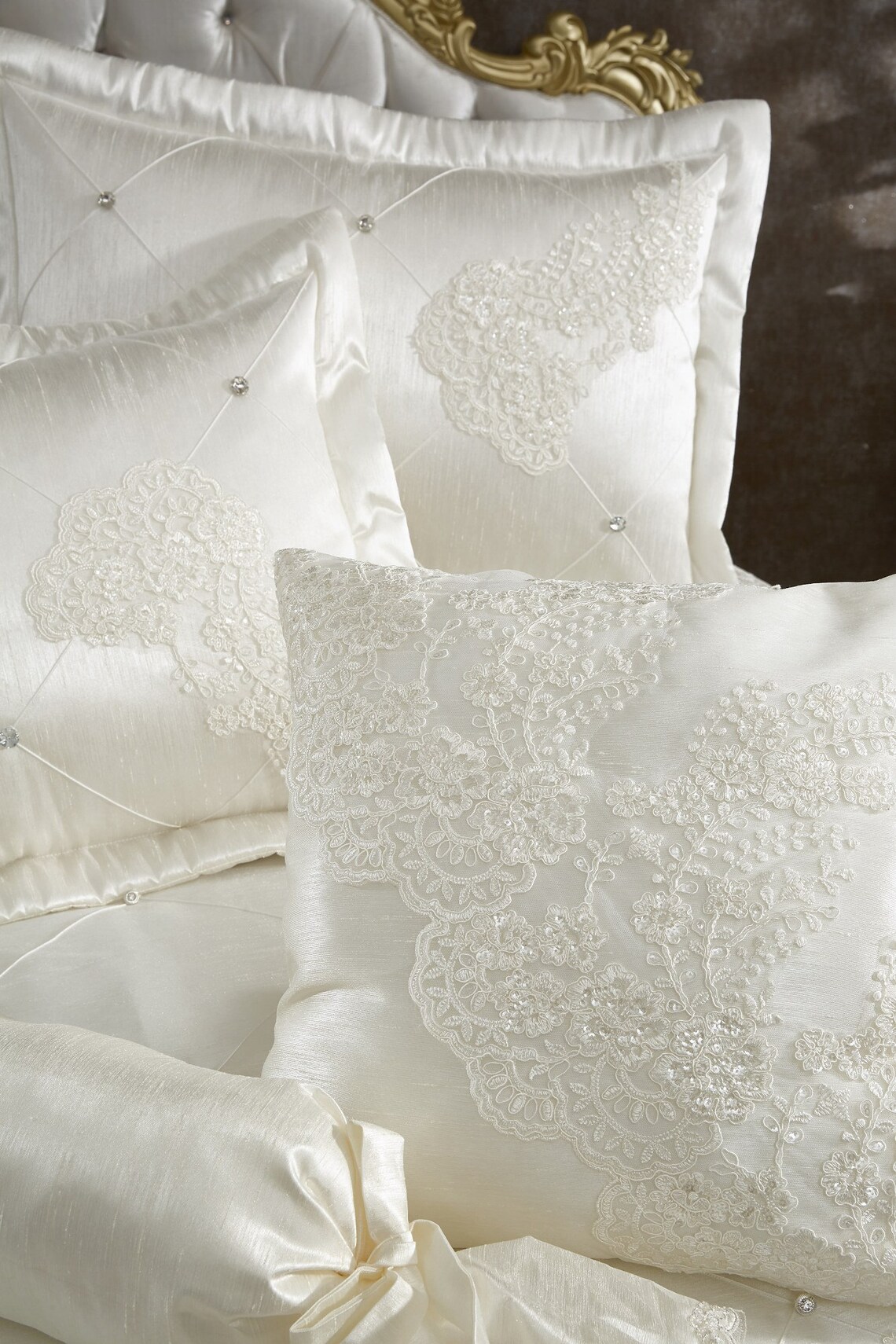 Luxury Lace Bedding Set 5 Pieces Modern New Bridal Set Perfect Bridal