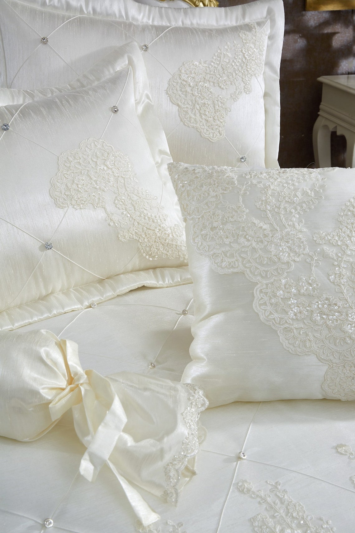 Luxury Lace Bedding Set 5 Pieces Modern New Bridal Set Perfect Bridal