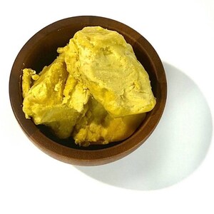 Raw and organic yellow shea butter