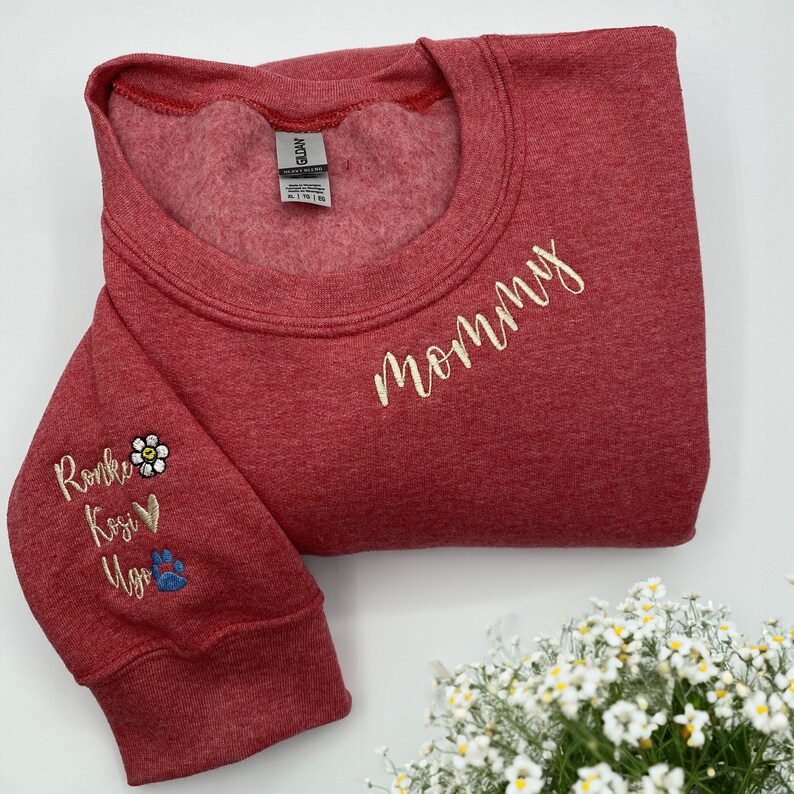 Custom Embroidered Mama Sweatshirt with Kids Name on Sleeve, Personalized Mom Sweatshirt, Minimalist Momma Sweater, Mothers Day Gift for Mom image 4