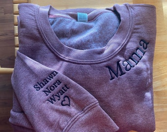 Custom Mama Embroidered Sweatshirt With Names on Sleeve, Mommy Sweatshirt, Personalized Minimalist Momma Sweater, Mothers Day Gift for Mom