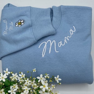 Custom Embroidered Mama Sweatshirt with Kids Name on Sleeve, Personalized Mom Sweatshirt, Minimalist Momma Sweater, Mothers Day Gift for Mom afbeelding 2