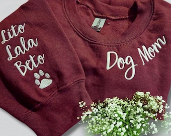 Custom Embroidered Dog Mama Sweatshirt With Pet Name on Sleeve, Dog Mom Sweatshirt, Minimalist Momma Sweater, Mothers Day Gift for Mom