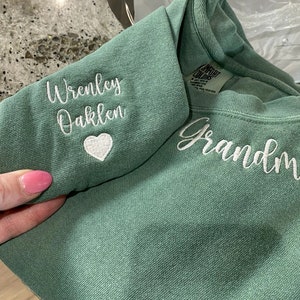 Custom Mama Comfort Colors® Sweatshirt With Kid Name on Sleeve, Mama Embroidered Sweatshirt, Mama Neckline Embroidery,Special Mom Sweatshirt image 3