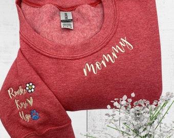 Mommy Sweatshirt, Custom Mama Embroidered Sweatshirt With Names on Sleeve, Mommy Sweater, Minimalist Momma Sweater, Mothers Day Gift for Mom