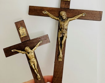 Altes Kreuz Jesus Kreuz zum Aufhängen Holz teilweise Metall und