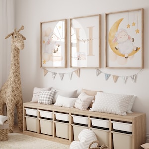 3er-Set - Schläfriges Lamm Schaf für Baby Jungen oder Mädchen Kinderzimmer, neutrale Wanddrucke, digital oder gedruckt