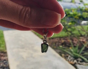 AAA Quality Moldavite Pendant, Green Moldavite Silver Pendant, 925 Silver Necklace, Czech Moldavite, Pendant for Necklace, Handmade Jewelry