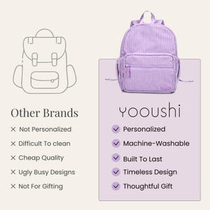 K&ouml;nnte beinhalten: Ein helllila Cord-Rucksack mit mehreren Taschen und einem oberen Griff. Der Rucksack tr&auml;gt den Markennamen "YOOUSHI" und ist personalisiert, maschinenwaschbar und langlebig.