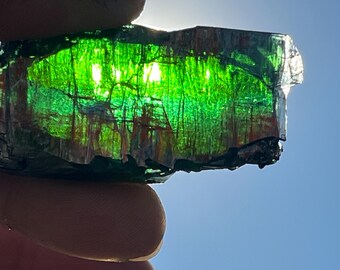 HIGH QUALITY - Vivanite specimen. beautiful green and hints of blue. 1.6 oz or 44g