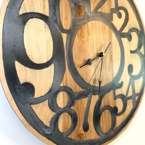 Horloge artisanale 41cm Bois et Résine Décoration murale Originale Moderne France image 4