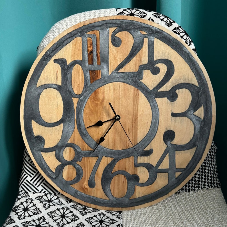 Horloge artisanale 41cm Bois et Résine Décoration murale Originale Moderne France image 2