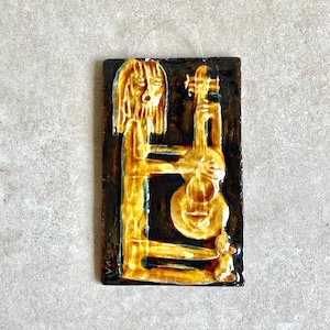 Stylized Ceramic Musician Wall Plaque – Mid Century Modern Wall Art, Guitarist Relief, 1960s Studio Pottery, Brown Modernist Sculpture Decor
