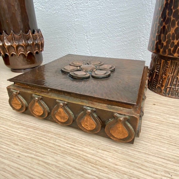 Mid-century modern, copper alloy box with geometric stylized brutalist flower relief decoration 1970s