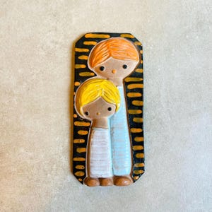 Sisters MCM Studio Pottery Plaque - Mid-Century Modern Wall Art – Mother & Daughter Figurative Ceramic Tile - 70s Vintage Sculptural Relief