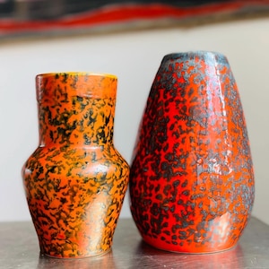 Jarrón de cerámica naranja quemado de mediados de siglo - Estudio húngaro de cerámica de la década de 1970