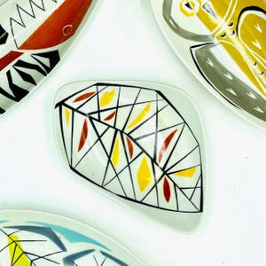 Leaf Form Asymmetric Oval Porcelain Plate Very Rare Vintage 1950s-1960s KŐBÁNYAI DRASCHE  Mid-century Modern Bowl