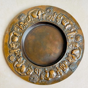 Brutalist Bronze Large Round Decorative Plate – Modernist Tray / Wall Art – MCM Bull Relief – 1970s Vintage Hungarian Metal Artwork