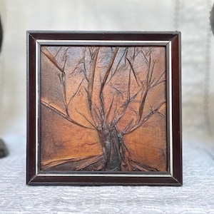 Arte vintage de silueta de árbol sin hojas: tapiz de cuero moderno de mediados de siglo