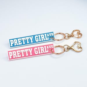 Pretty Girl Avenue, House Tour, llavero inspirado en la señal de tráfico de Sabrina Carpenter